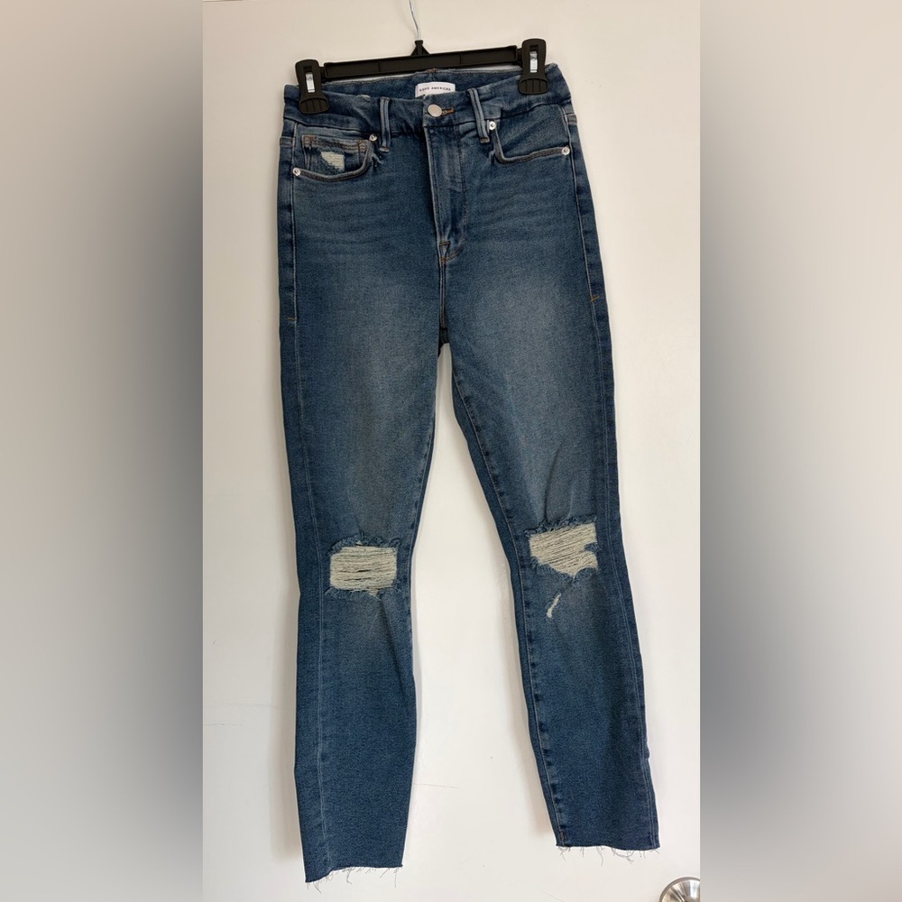 Good American Classic Distressed Blue Jeans with raw hem SZ 4/27